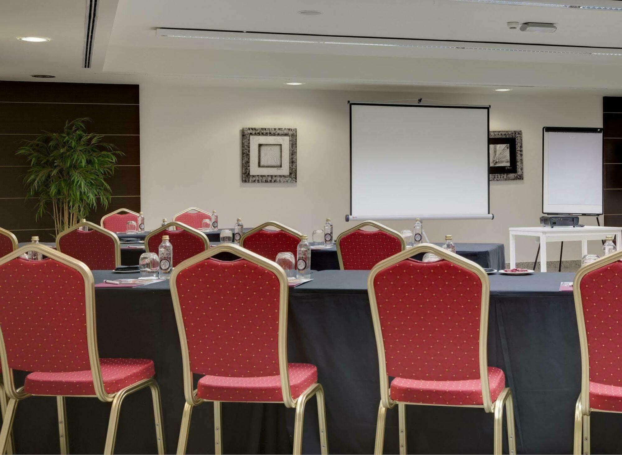 Hotel Crowne Plaza Madrid Airport Luaran gambar
